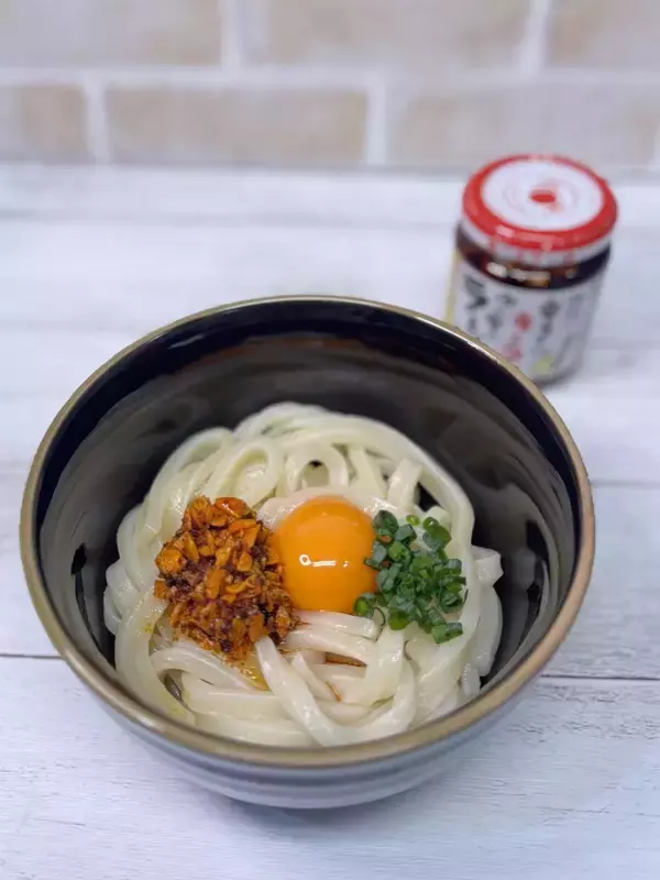 「釜玉うどんラー油のせレシピ」の画像