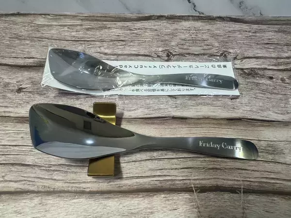 「具材の切りやすさや口当たりは激変する？話題のカレー専用スプーン5種を食べ比べ」の画像