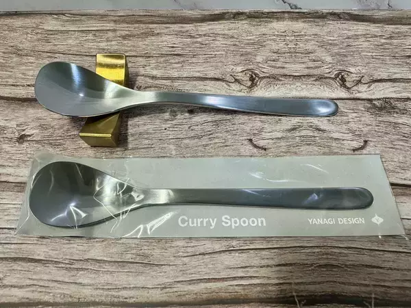「具材の切りやすさや口当たりは激変する？話題のカレー専用スプーン5種を食べ比べ」の画像