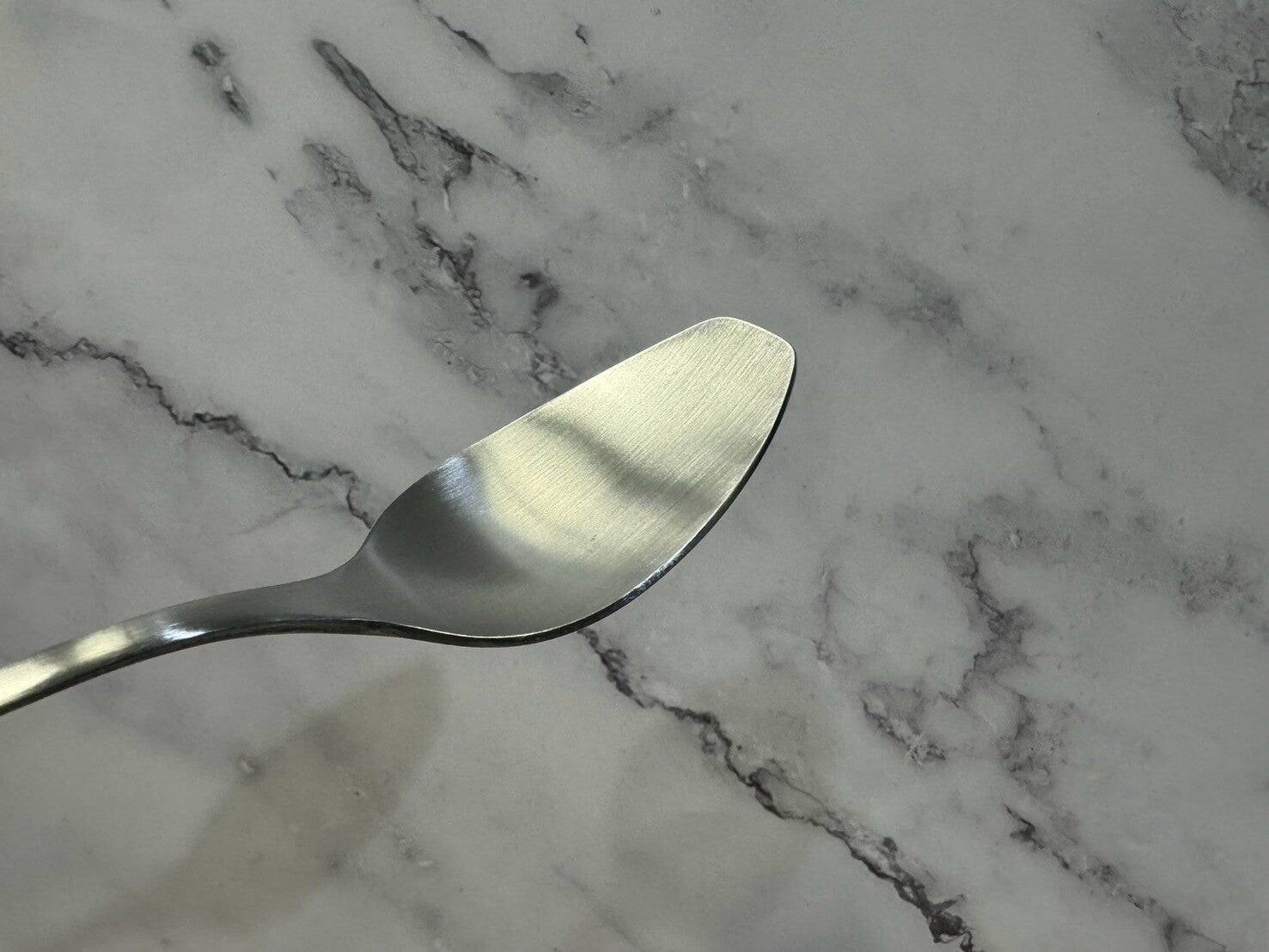 具材の切りやすさや口当たりは激変する？話題のカレー専用スプーン5種を食べ比べ