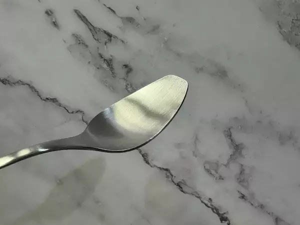「具材の切りやすさや口当たりは激変する？話題のカレー専用スプーン5種を食べ比べ」の画像