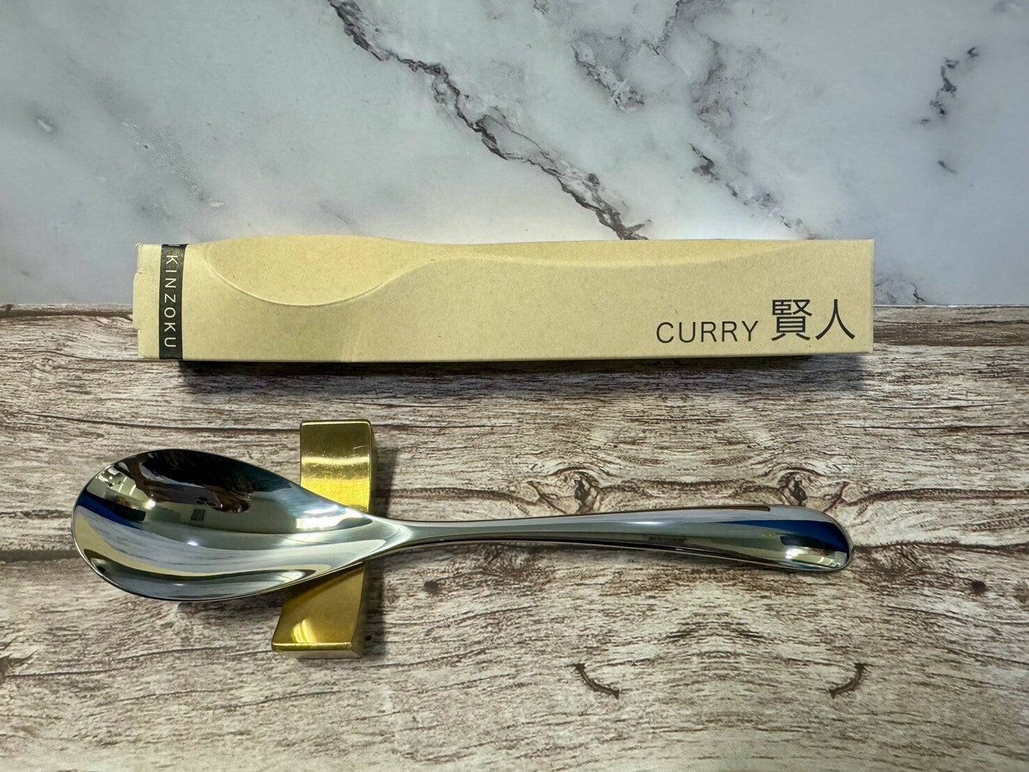 具材の切りやすさや口当たりは激変する？話題のカレー専用スプーン5種を食べ比べ