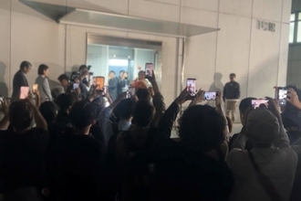 ノーベル賞の硤合さんの会見に行ってきた　外で２時間待った学生たちの思いは