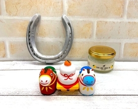 馬の蹄鉄は幸運を呼ぶお守り？”縁起のいい干支グッズ”