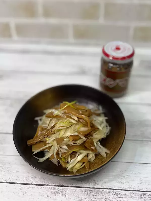 「メンマの旨みが長ねぎによく馴染み、箸が止まらない！メンマと長ねぎの和えもの」の画像