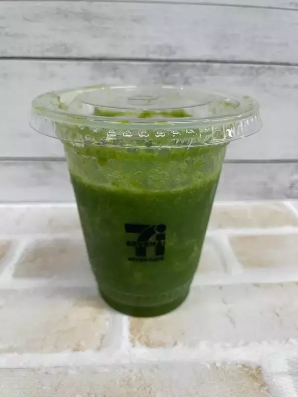 「コンビニで買えるグリーンスムージー3選」の画像