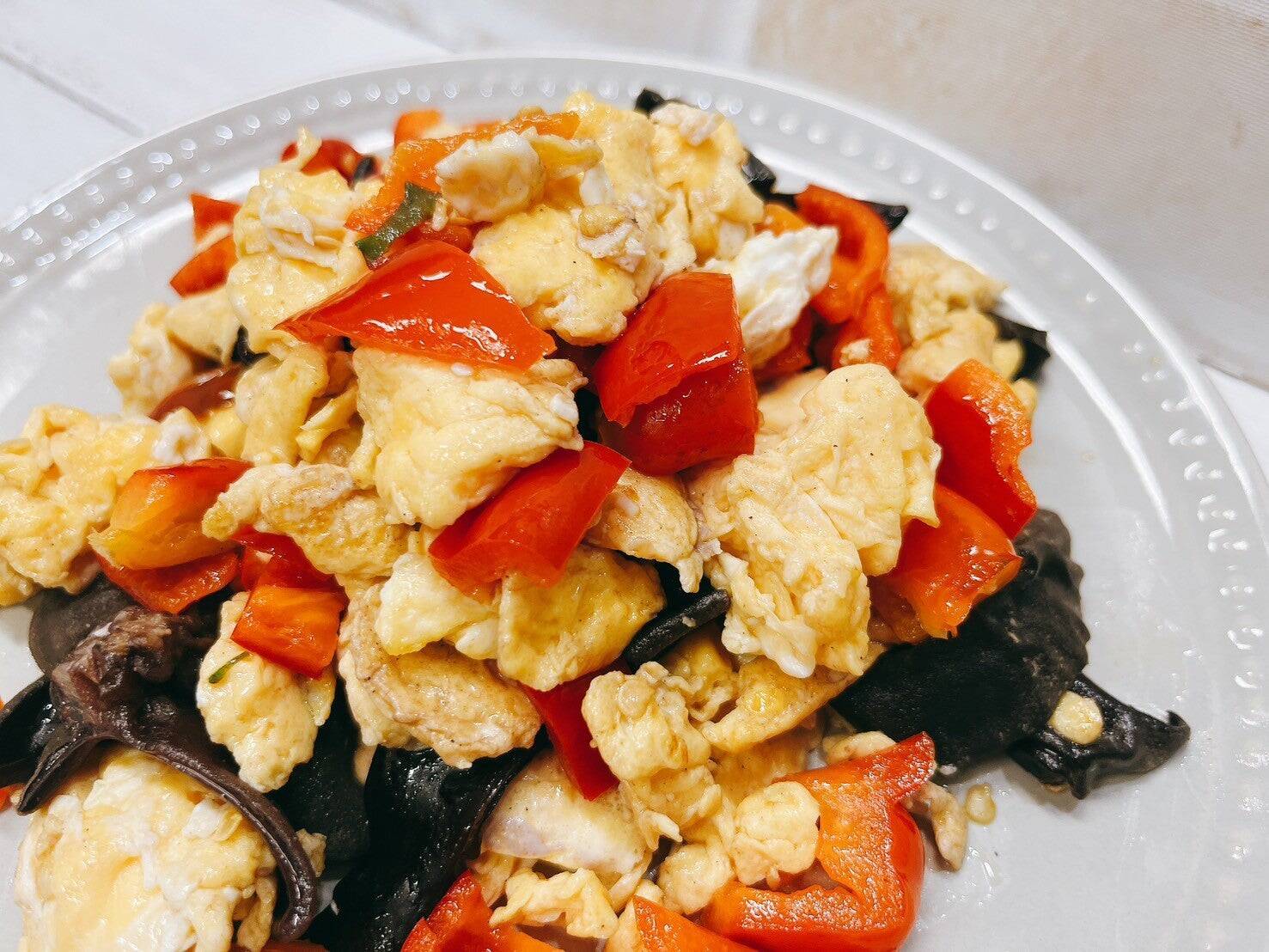 野菜のプロがすすめる旬の絶品レシピ「赤ピーマンときくらげの卵炒め」