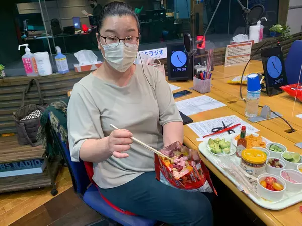 「ドリトスに好きな具材を入れるだけ！ 簡単メキシコ グルメ『ドリロコス』を作ってみた！」の画像