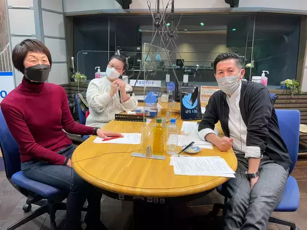 「牡蠣の下ごしらえ、片栗粉で洗うとおいしさアップ【牡蠣と長ネギのブレゼ】」の画像