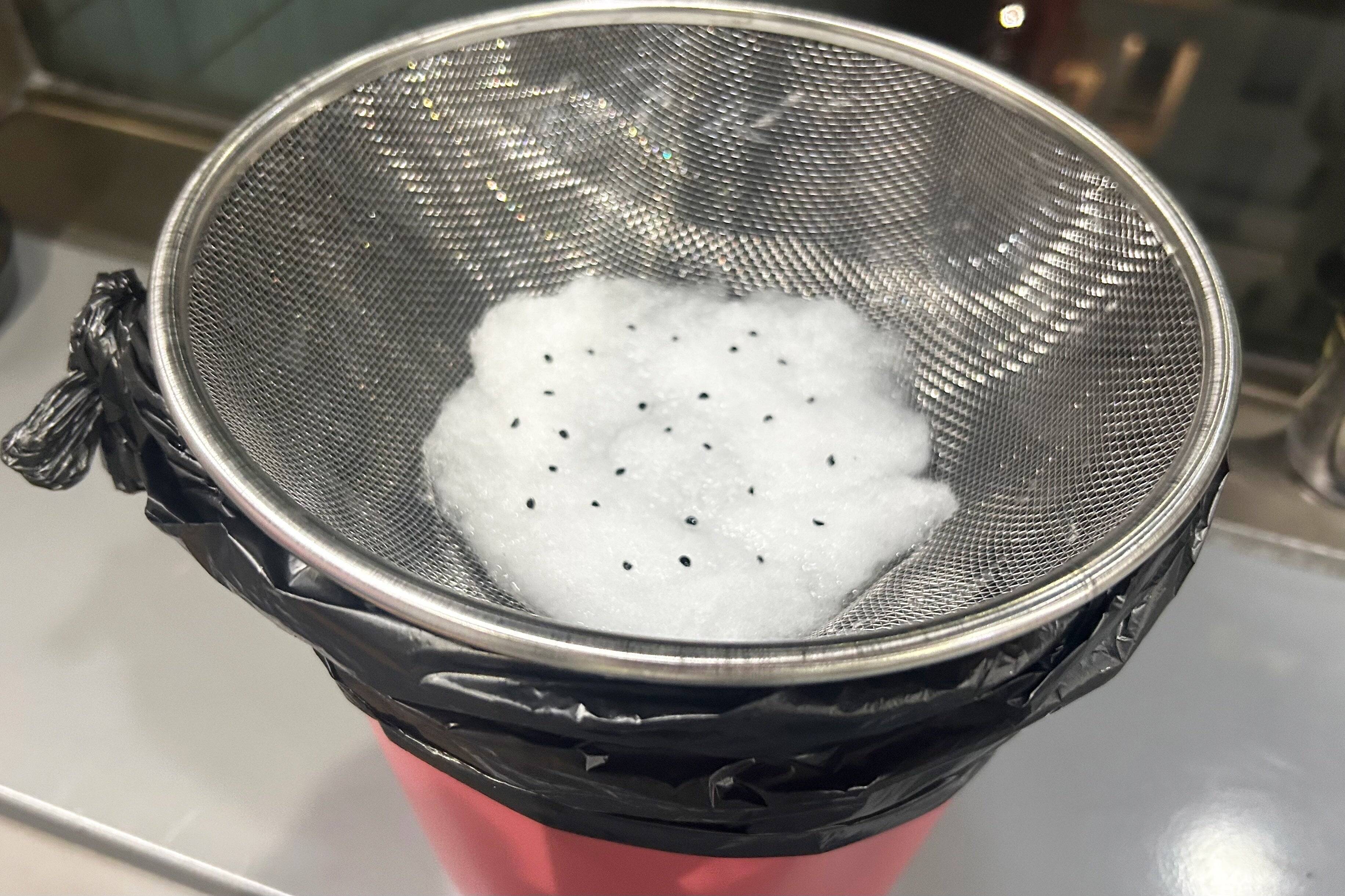 100ショップ品使用、室内で簡単家庭‼ 小ねぎやミニキュウリも目指せ豊作！