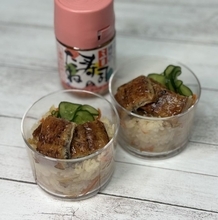 甘辛いうなぎと五目寿司のたねの相性抜群！うなぎのカップちらし寿司