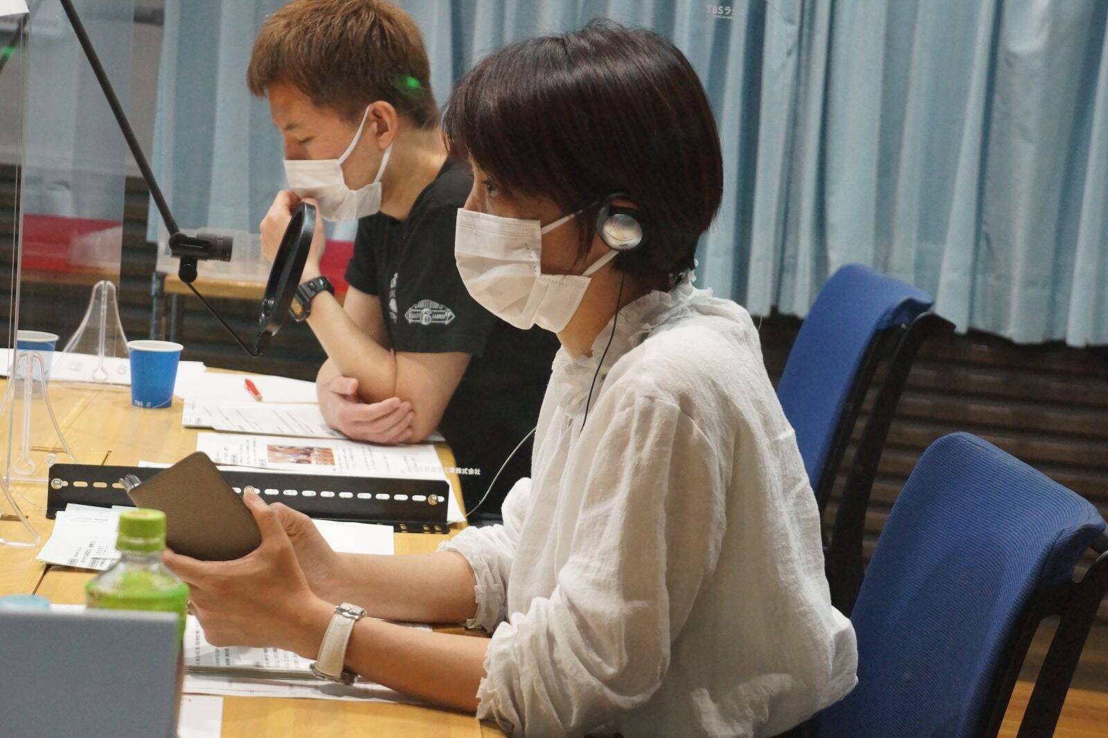 サッカー4級審判員・土屋礼央に元レフェリーの家本政明さんからホイッスルのプレゼント！しかしちょっとした問題が…