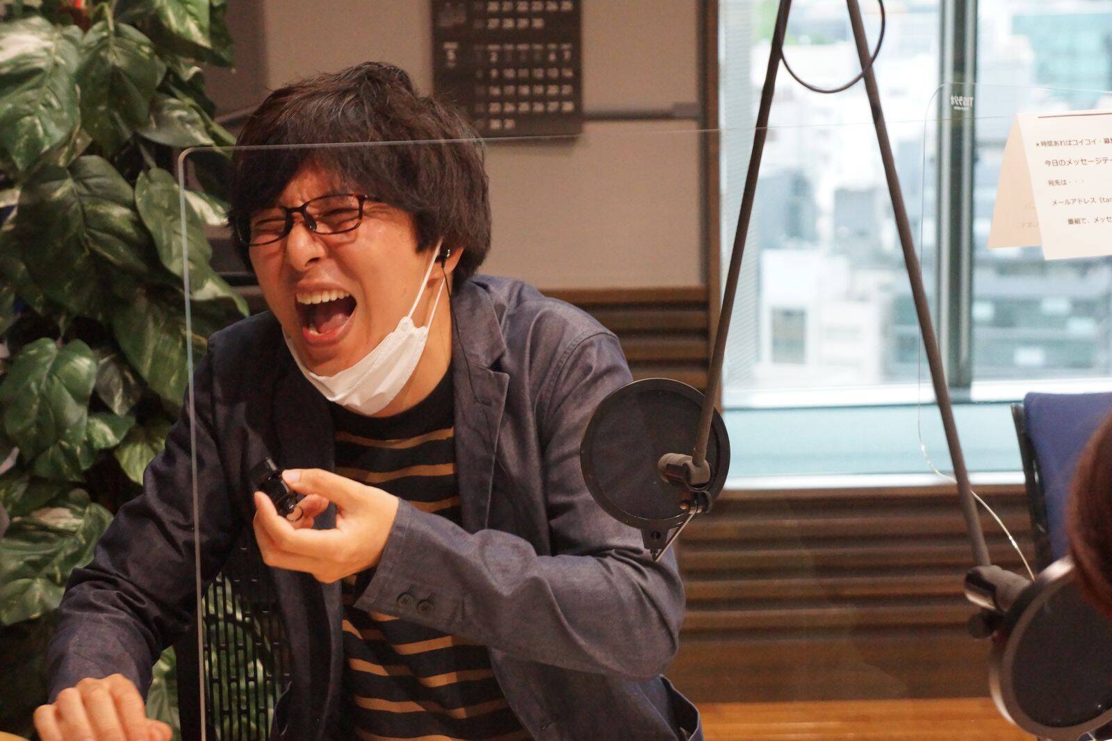 サッカー4級審判員・土屋礼央に元レフェリーの家本政明さんからホイッスルのプレゼント！しかしちょっとした問題が…