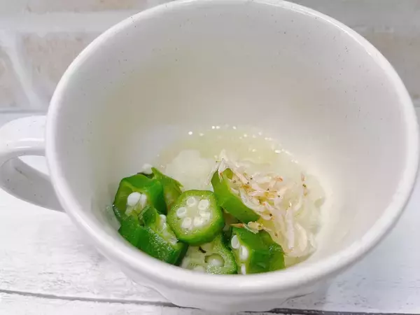 「冷凍野菜はオクラがおすすめ？冷凍オクラとキャベツの和風コールスロー」の画像