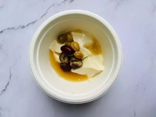 「温かいお茶シロップで楽しむ台湾の養生スーツ"ホット豆花"」の画像