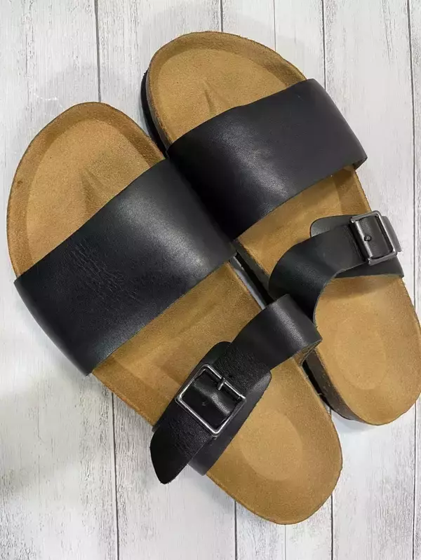 「介護シューズをモチーフに作られた大人気サンダルがデザインも機能も最強」の画像