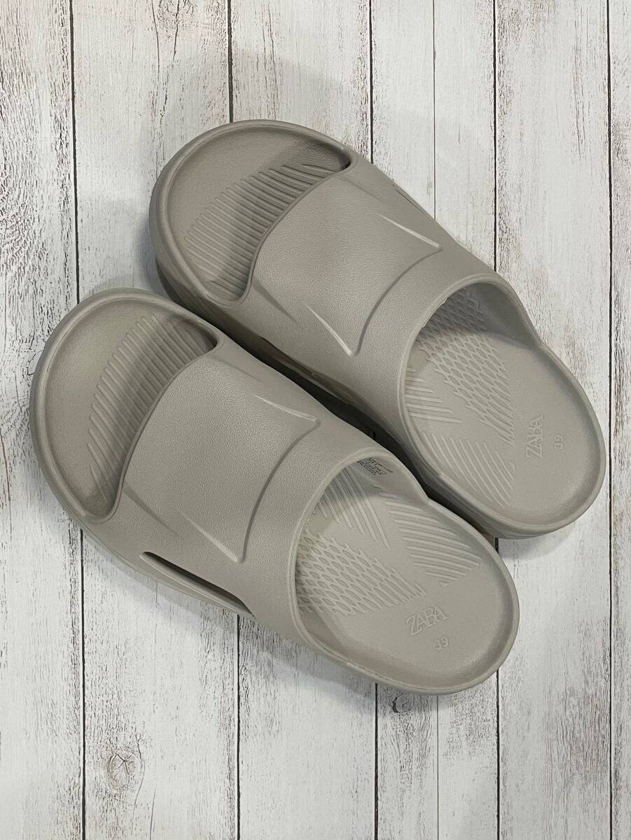 介護シューズをモチーフに作られた大人気サンダルがデザインも機能も最強