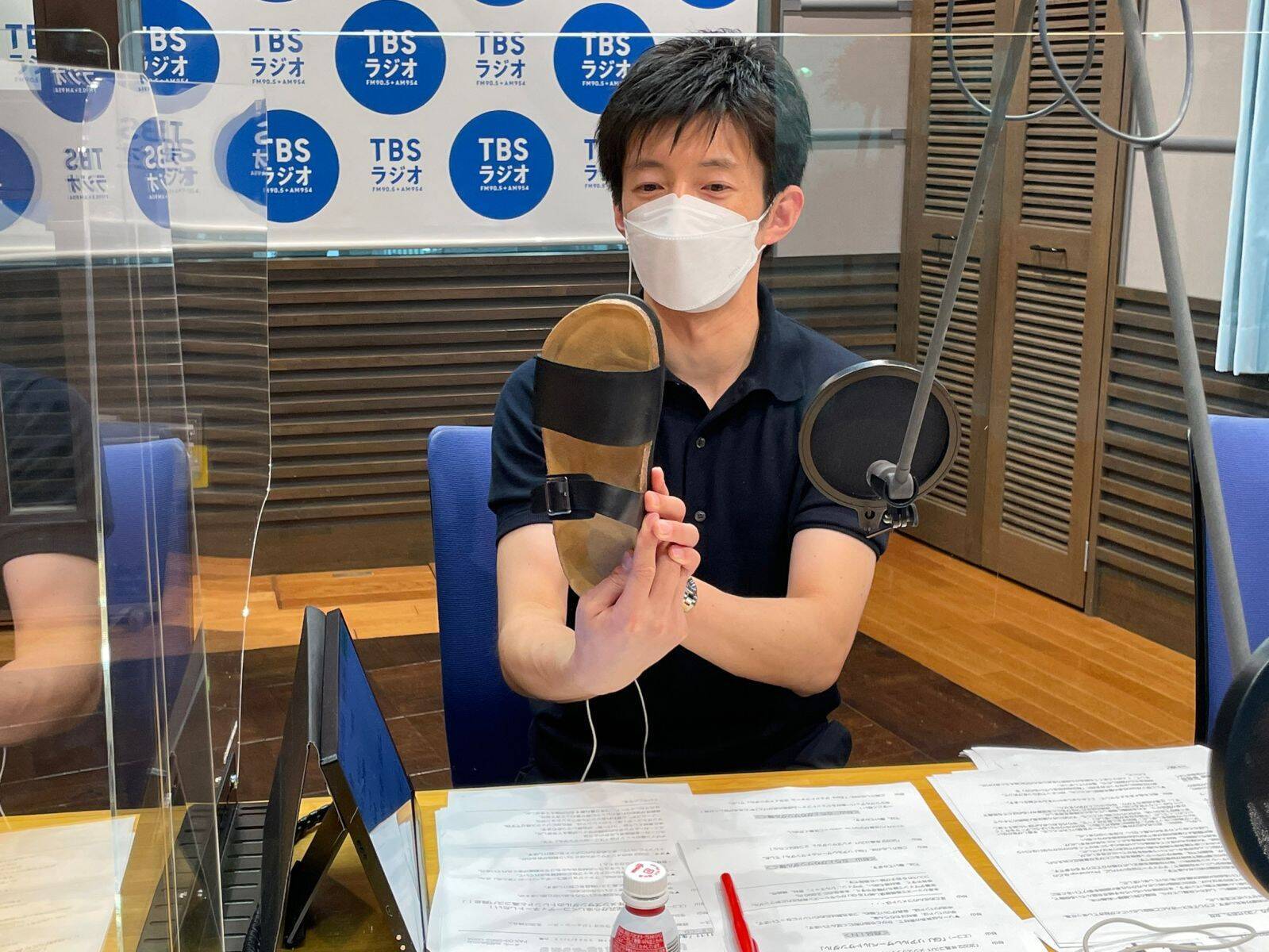 介護シューズをモチーフに作られた大人気サンダルがデザインも機能も最強