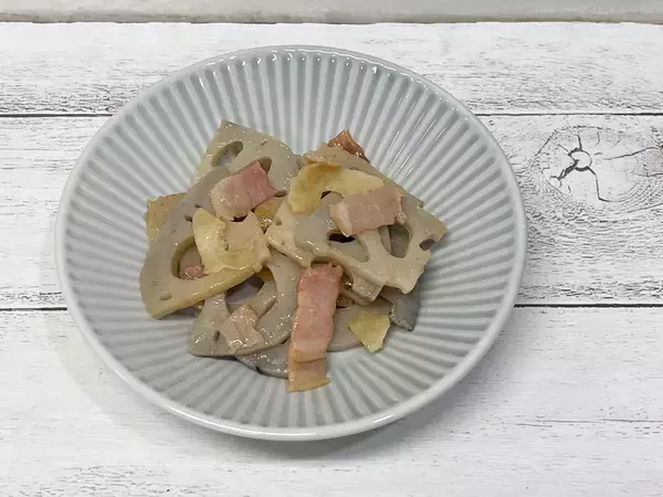 「絹ごし豆腐×鶏ひき肉でお店のナゲット！"食材2つで作るおかずレシピ"」の画像