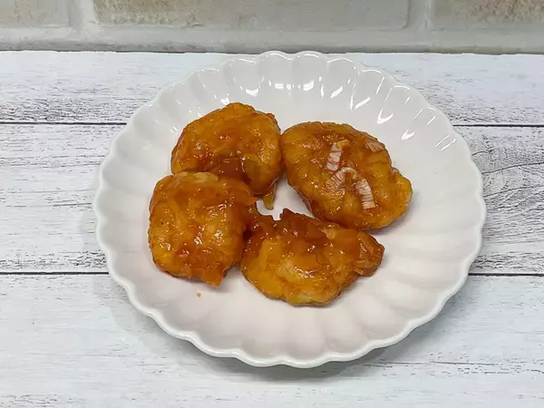 「絹ごし豆腐×鶏ひき肉でお店のナゲット！"食材2つで作るおかずレシピ"」の画像