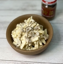 じゃがいもと異なる食感とザーサイの深い旨みが重なるポテトサラダ