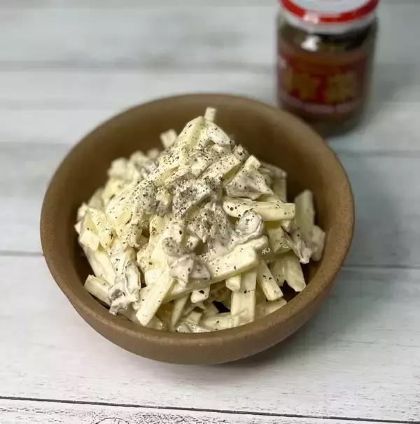 じゃがいもと異なる食感とザーサイの深い旨みが重なるポテトサラダ