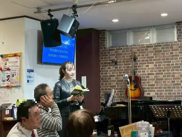 「平成生まれが昭和の熱量にダイブ！宇賀神メグの『歌声喫茶』体験記」の画像