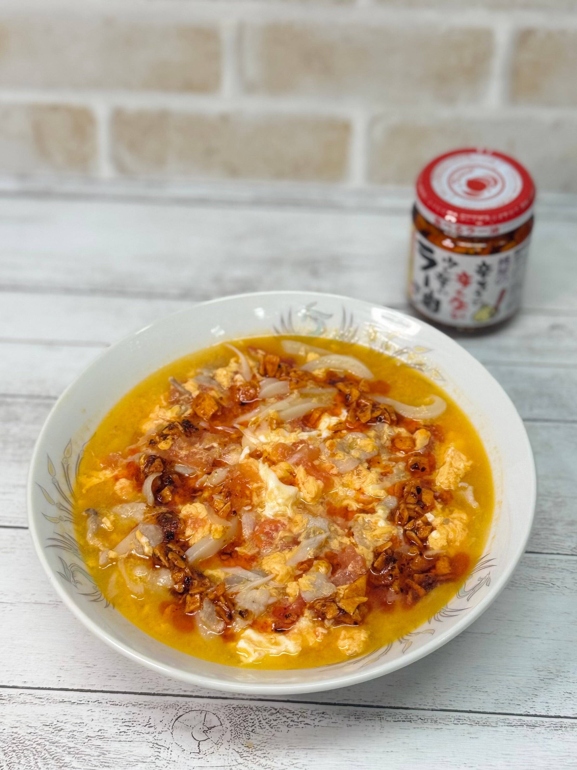 豚肉の旨みとトマトの爽やかな酸味に食べるラー油が絶妙に絡み合う
