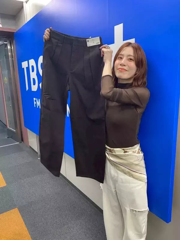 「2025年秋冬のトレンドはブラウン、ベロア、豹柄と赤の小物！」の画像