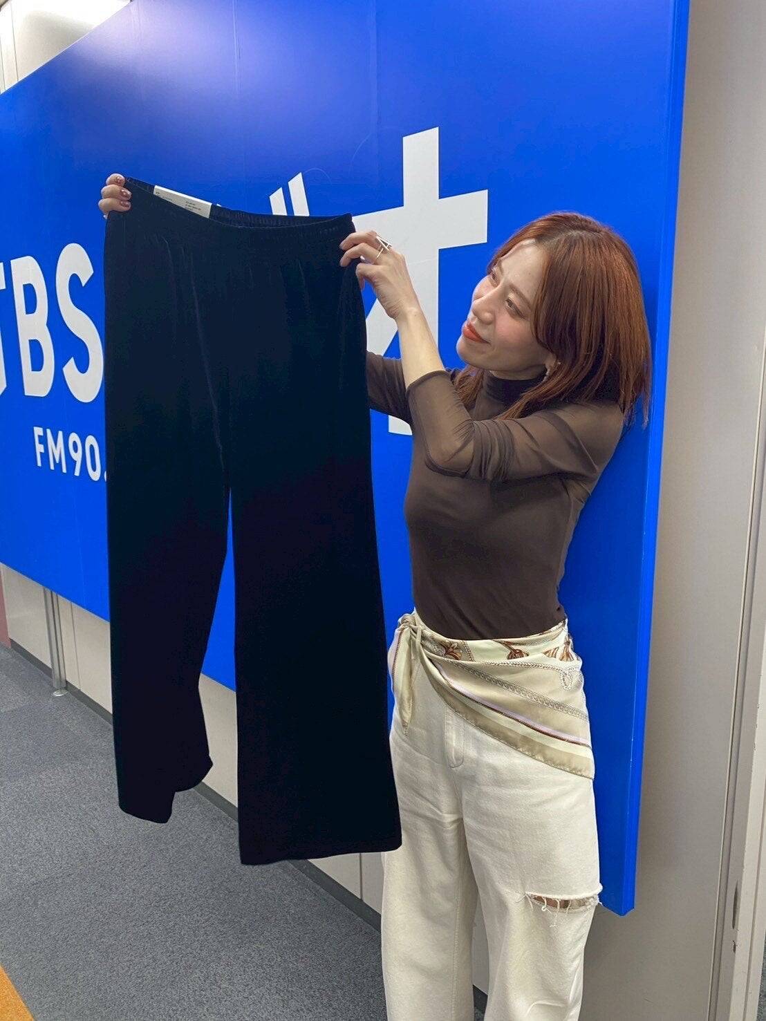 2025年秋冬のトレンドはブラウン、ベロア、豹柄と赤の小物！