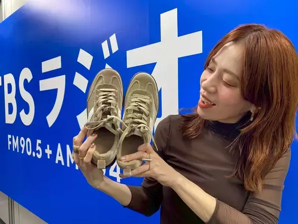 「2025年秋冬のトレンドはブラウン、ベロア、豹柄と赤の小物！」の画像