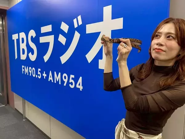 「2025年秋冬のトレンドはブラウン、ベロア、豹柄と赤の小物！」の画像