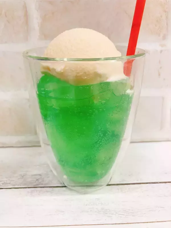 「コンビニクリームソーダ選手権」の画像