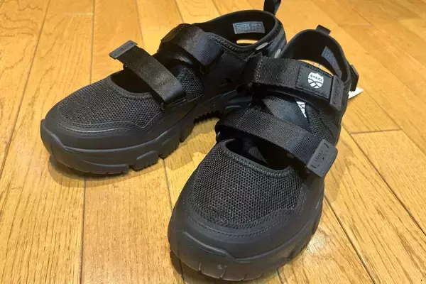 「靴下を履いたままでも裸足でもオシャレ！初夏におすすめのサンダル特集　」の画像