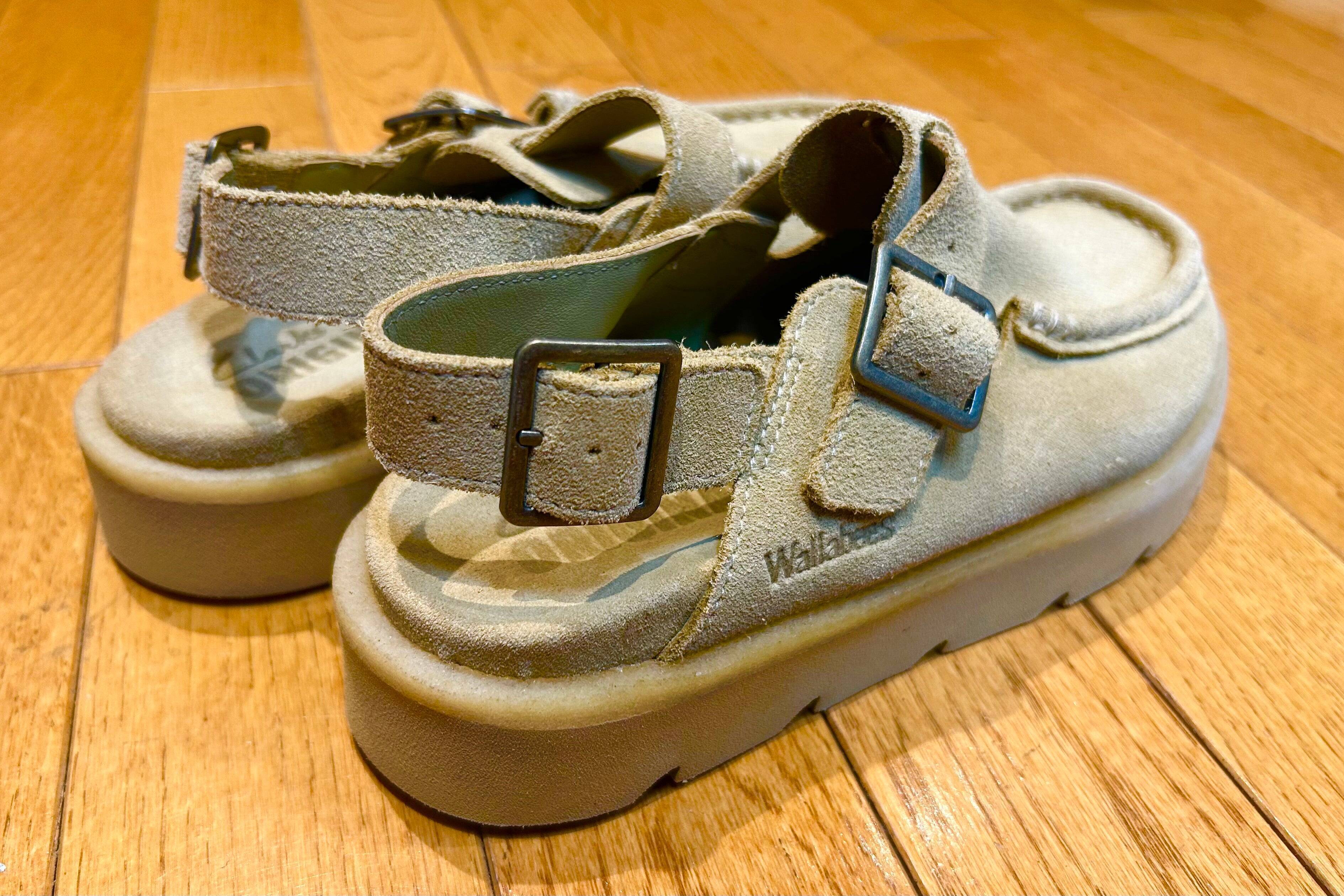 靴下を履いたままでも裸足でもオシャレ！初夏におすすめのサンダル特集　