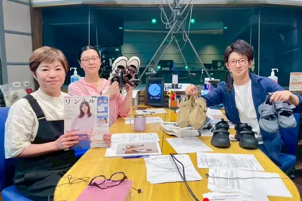 「靴下を履いたままでも裸足でもオシャレ！初夏におすすめのサンダル特集　」の画像