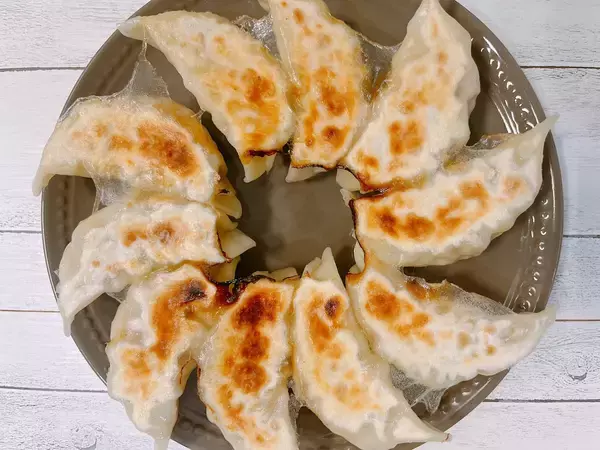 「ひき肉はこねない・キャベツの水切り不要「浜内千波の簡単餃子」」の画像