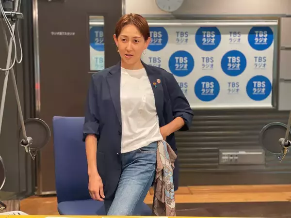 「汗対策とオシャレの両立！リネン混素材、ポップコーン生地、フレンチスリーブ」の画像