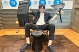 「胡坐もかけるアウトドア座椅子、立って座るイス⁉個性派技あり折畳イスを検証」の画像1