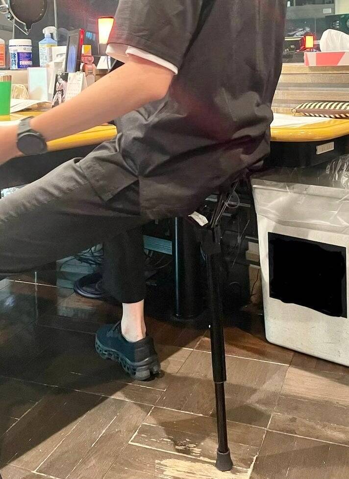 胡坐もかけるアウトドア座椅子、立って座るイス⁉個性派技あり折畳イスを検証