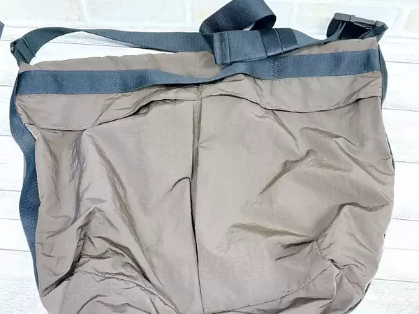 「メンズミニバッグのトレンド”ミニボストンバッグ”＆”スモールヘルメットバッグ”」の画像