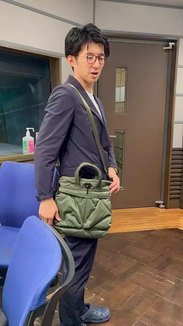 「メンズミニバッグのトレンド”ミニボストンバッグ”＆”スモールヘルメットバッグ”」の画像