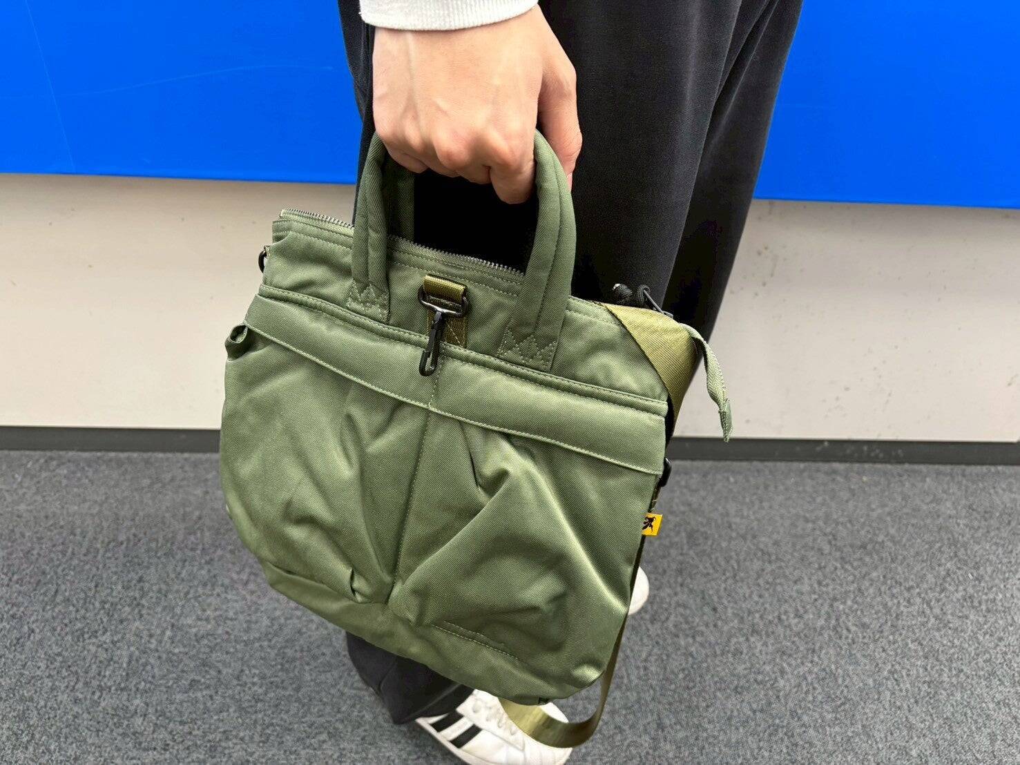 メンズミニバッグのトレンド”ミニボストンバッグ”＆”スモールヘルメットバッグ”