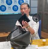 「あなたのカバンの中、見せてください！パンサー菅は”新幹線おしぼり＆金メダル”」の画像2