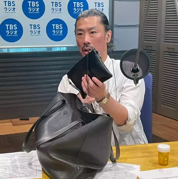 「あなたのカバンの中、見せてください！パンサー菅は”新幹線おしぼり＆金メダル”」の画像
