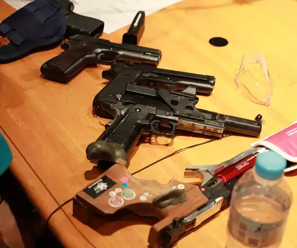 銃は人を撃つものではない！的を撃つものだ！マック堺語る