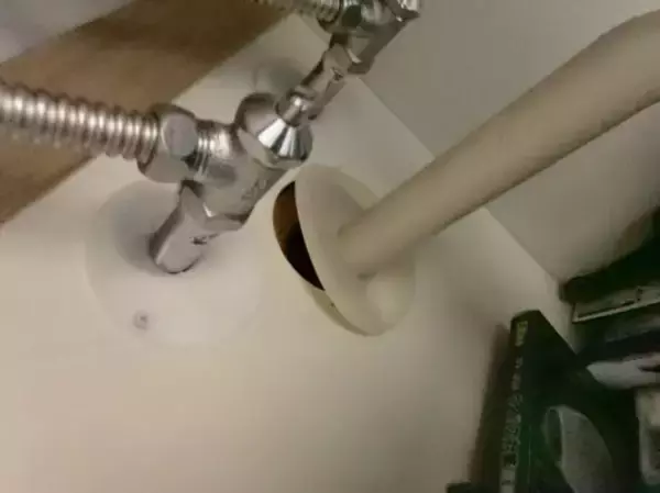 「空気階段の踊り場 「ネズミの穴そこじゃないですか？」」の画像