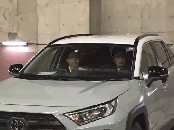 「おぎやはぎがトヨタ「新型RAV4」を見て触って試乗してみた」の画像