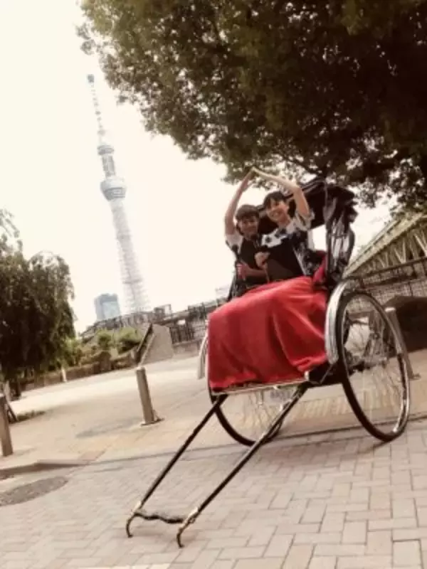 「池田めぐみ ラブワゴンならぬラブ人力車？で浅草『あいのり』デート!!」の画像