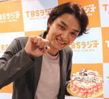 「井上芳雄 40回目の誕生日をケーキでお祝い！」の画像1